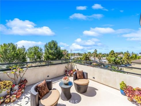 621 Frankfort Avenue, Huntington Beach, CA