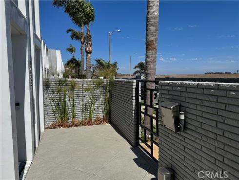 3981 Warner Avenue, Huntington Beach, CA