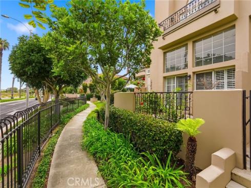 19239 Meadowood Cir , Huntington Beach, CA