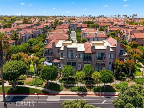 19239 Meadowood Cir , Huntington Beach, CA