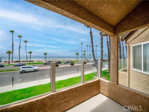 2000 Pacific Coast Hwy 108 , Huntington Beach, CA