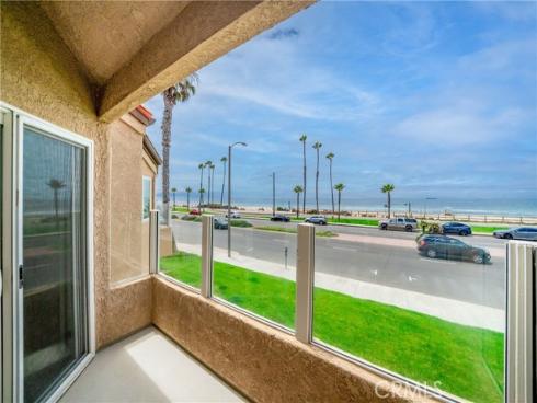 2000 Pacific Coast Hwy 108 , Huntington Beach, CA