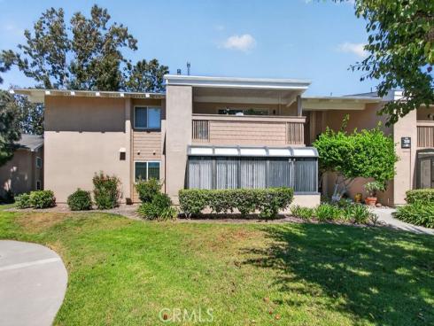 8788 Coral Springs 201B Court, Huntington Beach, CA
