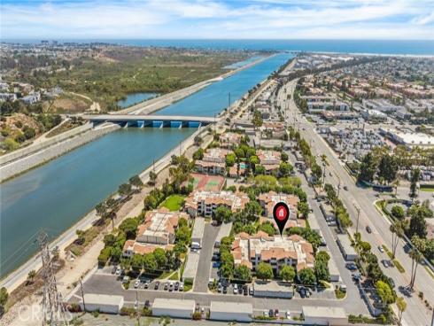 21372 Brookhurst , Huntington Beach, CA