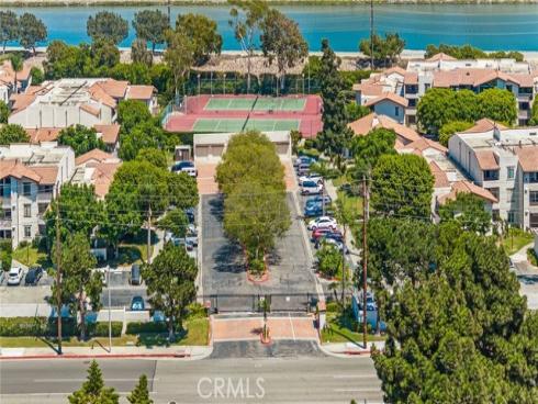 21372 Brookhurst , Huntington Beach, CA