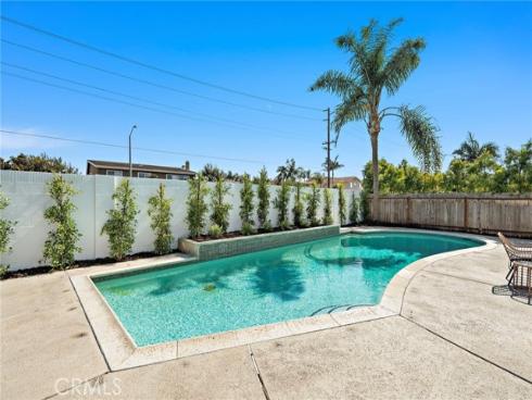 9582 Hightide Drive, Huntington Beach, CA
