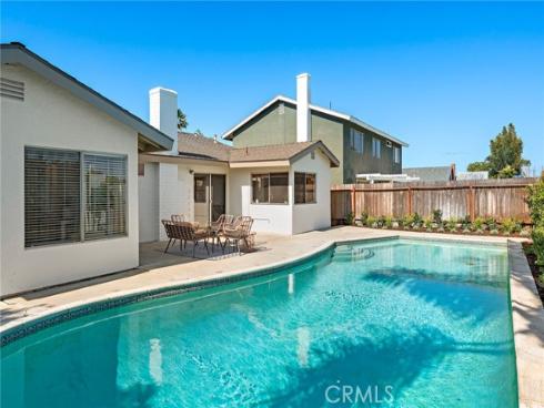 9582 Hightide Drive, Huntington Beach, CA