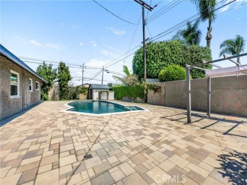 5972 Meadowlark Drive, Huntington Beach, CA