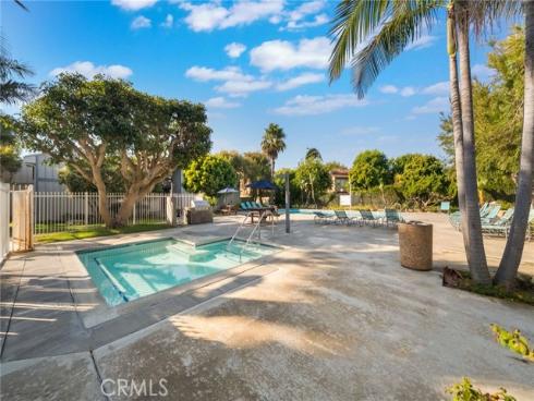 16922 Pacific Coast Hwy 102 , Huntington Beach, CA