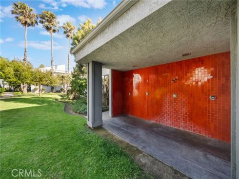 16922 Pacific Coast Hwy 102 , Huntington Beach, CA