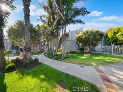 16922 Pacific Coast Hwy 102 , Huntington Beach, CA