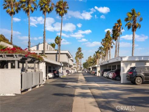 16922 Pacific Coast Hwy 102 , Huntington Beach, CA