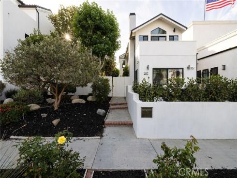 207  21st  , Huntington Beach, CA