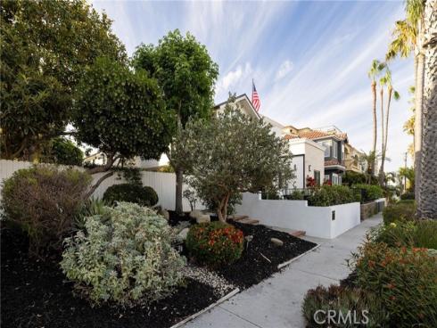 207  21st  , Huntington Beach, CA