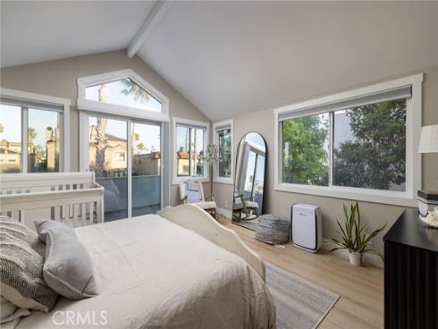 207  21st  , Huntington Beach, CA