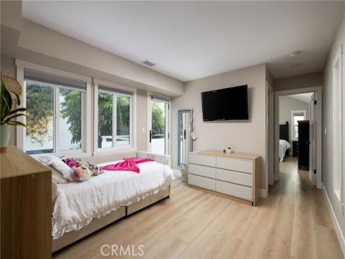 207  21st  , Huntington Beach, CA