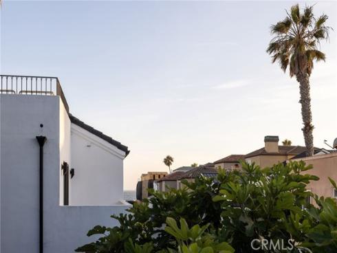 207  21st  , Huntington Beach, CA