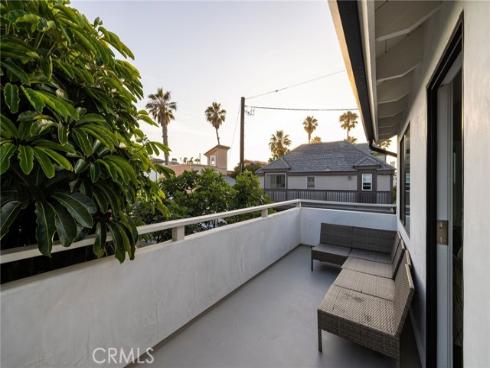 207  21st  , Huntington Beach, CA