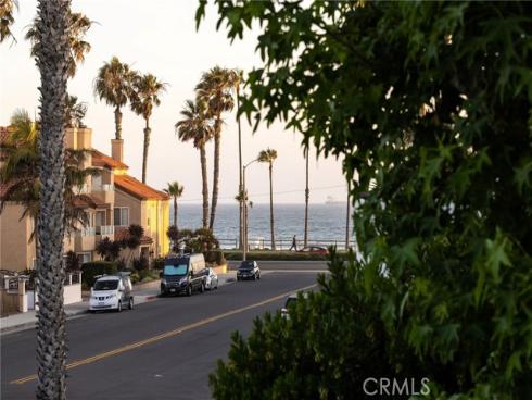 207  21st  , Huntington Beach, CA