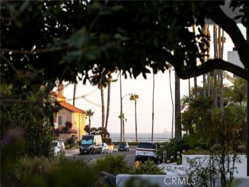 207  21st  , Huntington Beach, CA