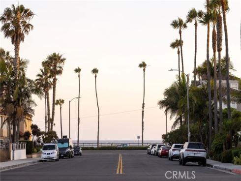 207  21st  , Huntington Beach, CA