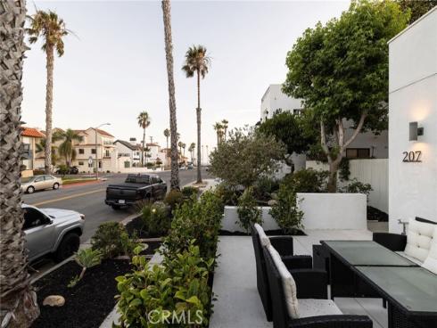 207  21st  , Huntington Beach, CA