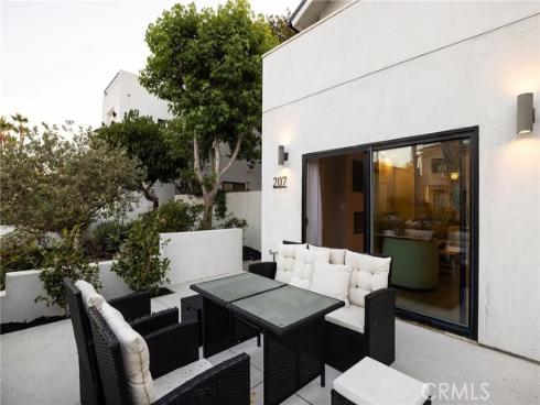 207  21st  , Huntington Beach, CA