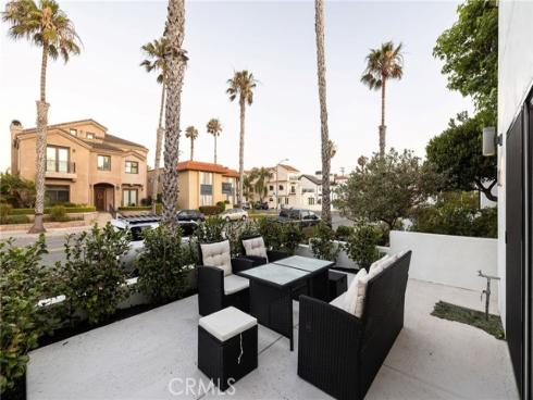 207  21st  , Huntington Beach, CA