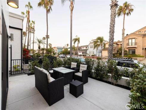 207  21st  , Huntington Beach, CA