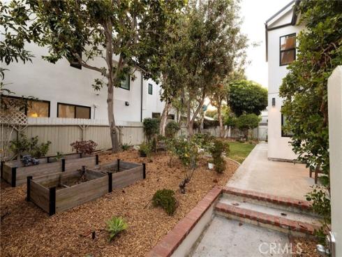 207  21st  , Huntington Beach, CA