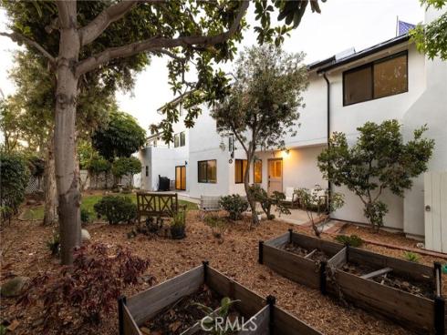 207  21st  , Huntington Beach, CA
