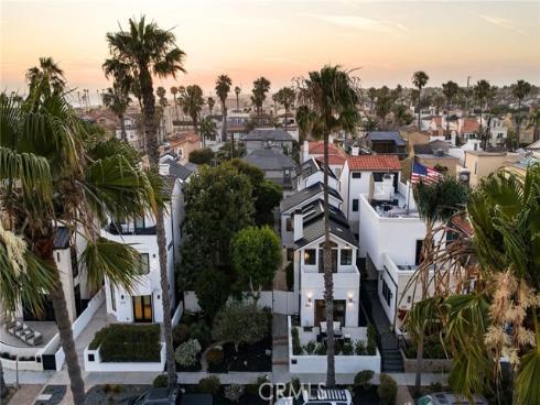 207  21st  , Huntington Beach, CA
