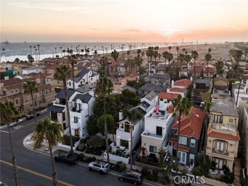 207  21st  , Huntington Beach, CA