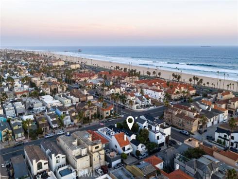 207  21st  , Huntington Beach, CA