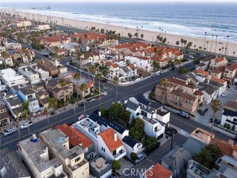207  21st  , Huntington Beach, CA