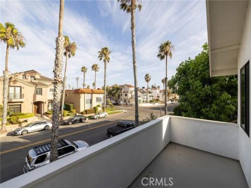 207  21st  , Huntington Beach, CA