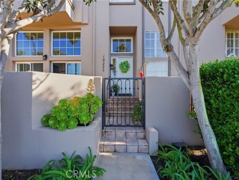 19225 Seabrook , Huntington Beach, CA