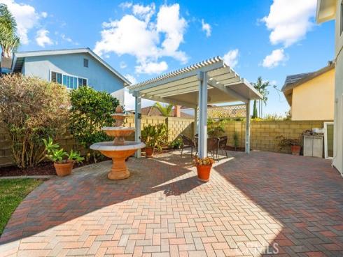 6882 Loyola Drive, Huntington Beach, CA