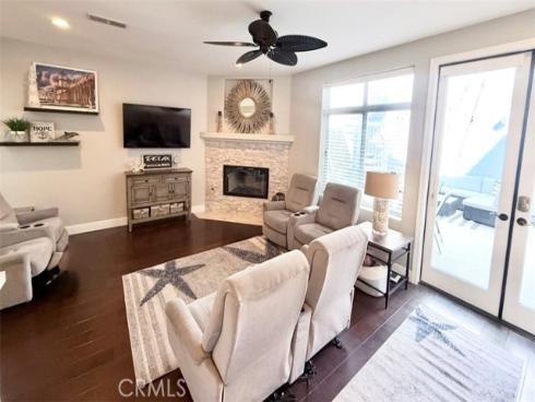 422  8th   Street, Huntington Beach, CA