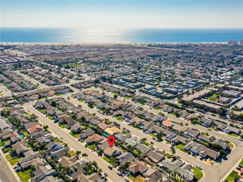 21081 White Horse Ln , Huntington Beach, CA