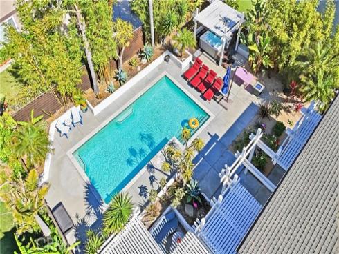 17982 Dellglen Circle