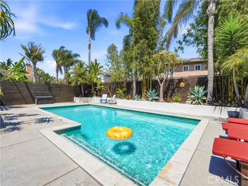 17982 Dellglen Circle, Huntington Beach, CA