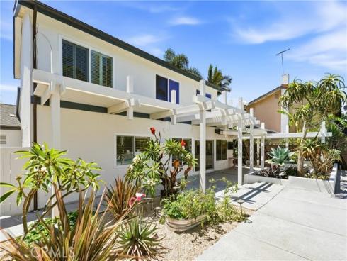 17982 Dellglen Circle, Huntington Beach, CA