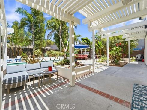 17982 Dellglen Circle, Huntington Beach, CA