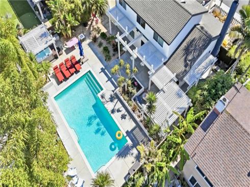 17982 Dellglen Circle, Huntington Beach, CA