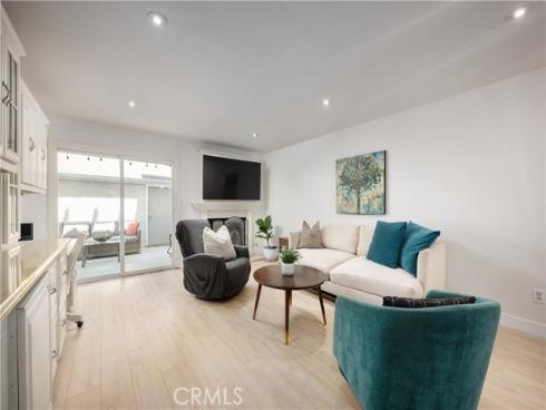 4682  Warner  C110 , Huntington Beach, CA