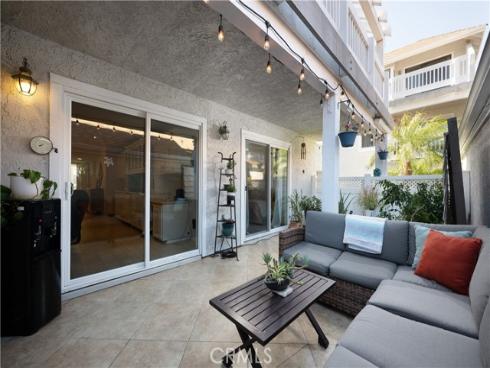 4682  Warner  C110 , Huntington Beach, CA