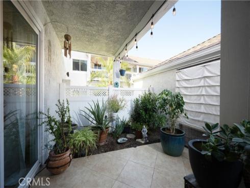 4682  Warner  C110 , Huntington Beach, CA