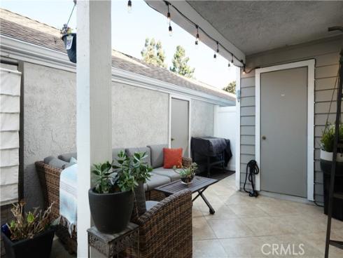 4682  Warner  C110 , Huntington Beach, CA