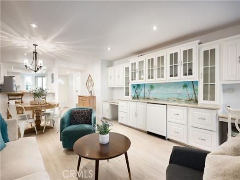 4682  Warner  C110 , Huntington Beach, CA
